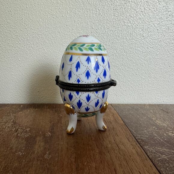 Hand painted Ceramic footed decorative‎ Easter Egg hinged trinket ring box - Picture 1 of 8